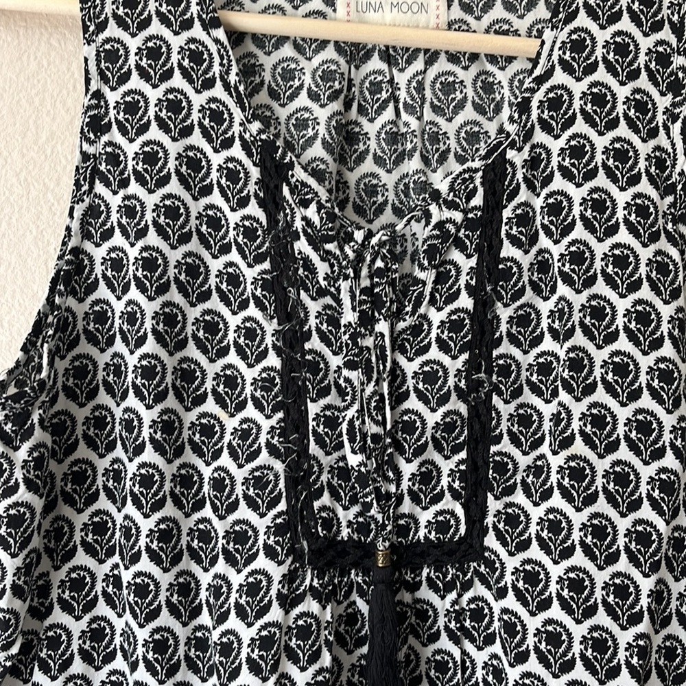 Luna Moon Peplum Tank Top Floral Black and White Size Medium Large - Picture 4 of 13